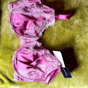 Wacoal 34DDD underwire lace bra